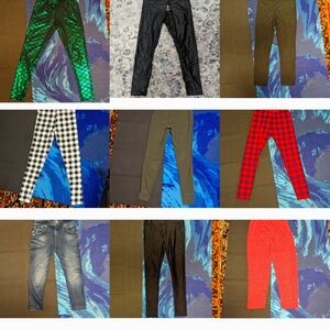 Black and White Scale Pattern Leggings